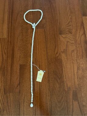 Adjustable Pearl Lariat Necklace with Rhiesntone Butterfly detail.